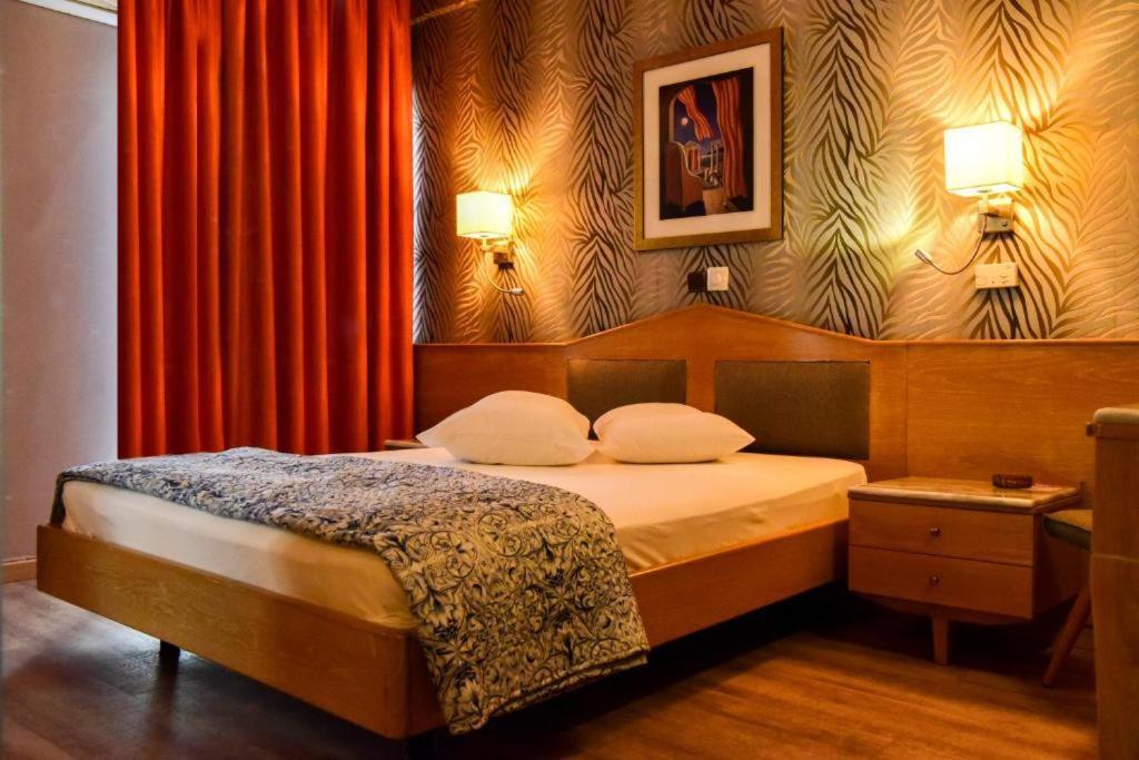 Eva Hotel Пирея Екстериор снимка
