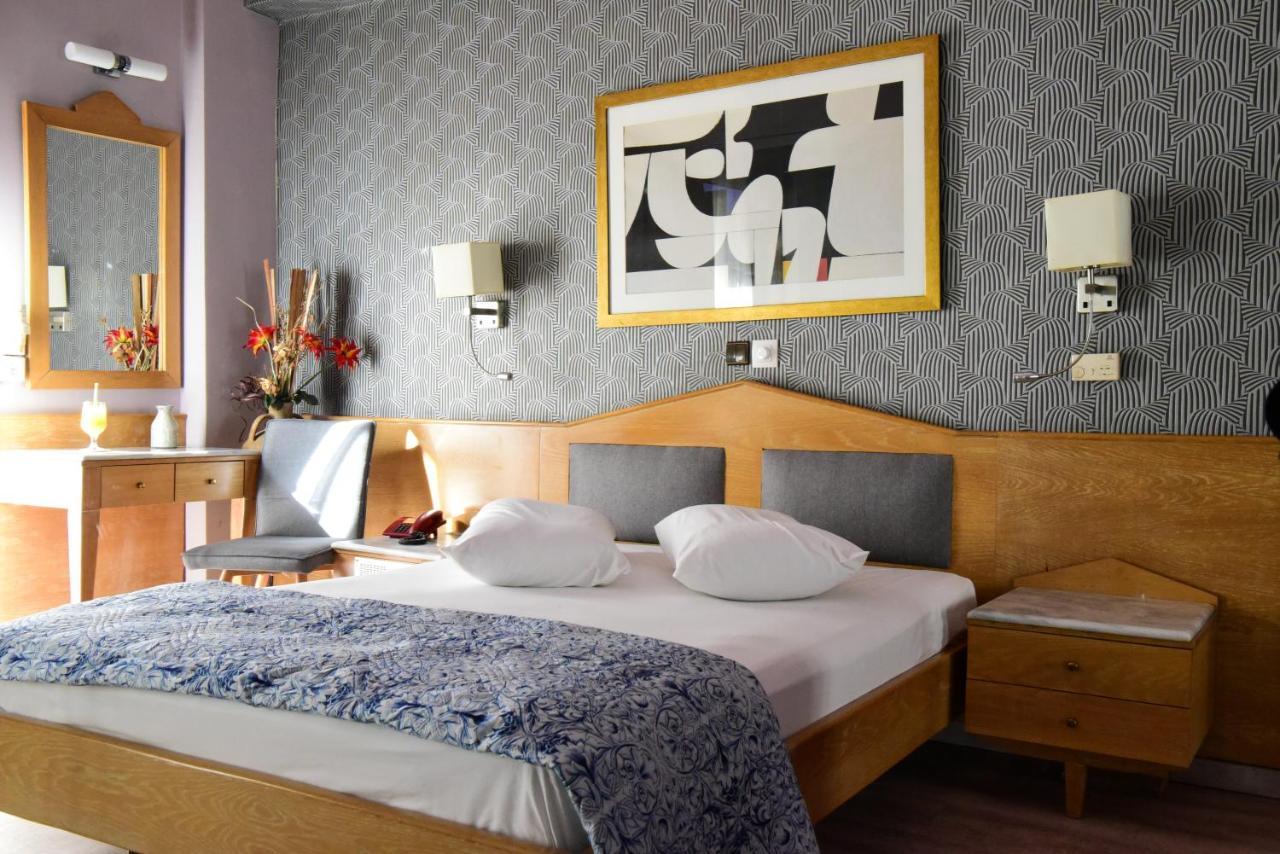 Eva Hotel Пирея Екстериор снимка