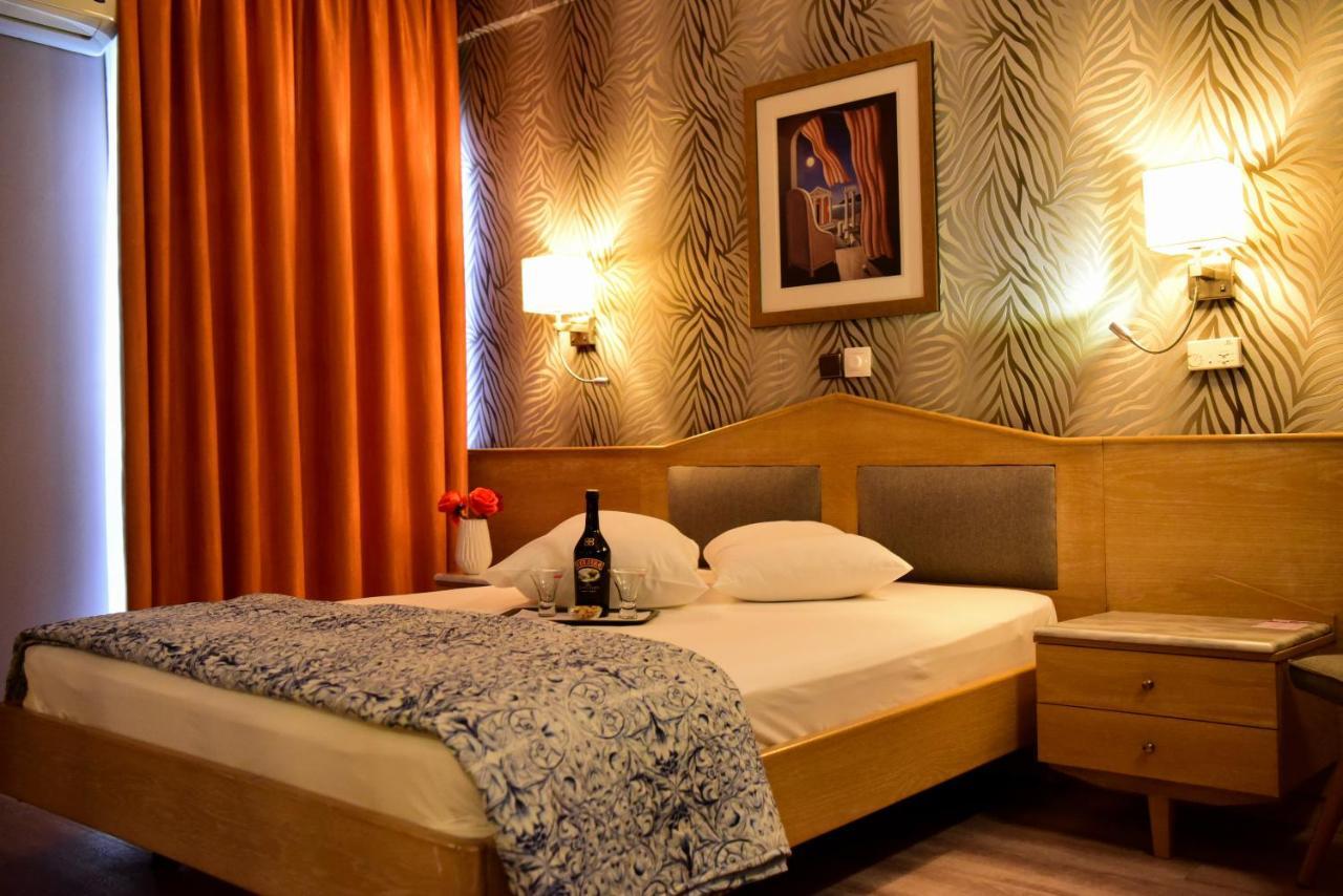 Eva Hotel Пирея Екстериор снимка