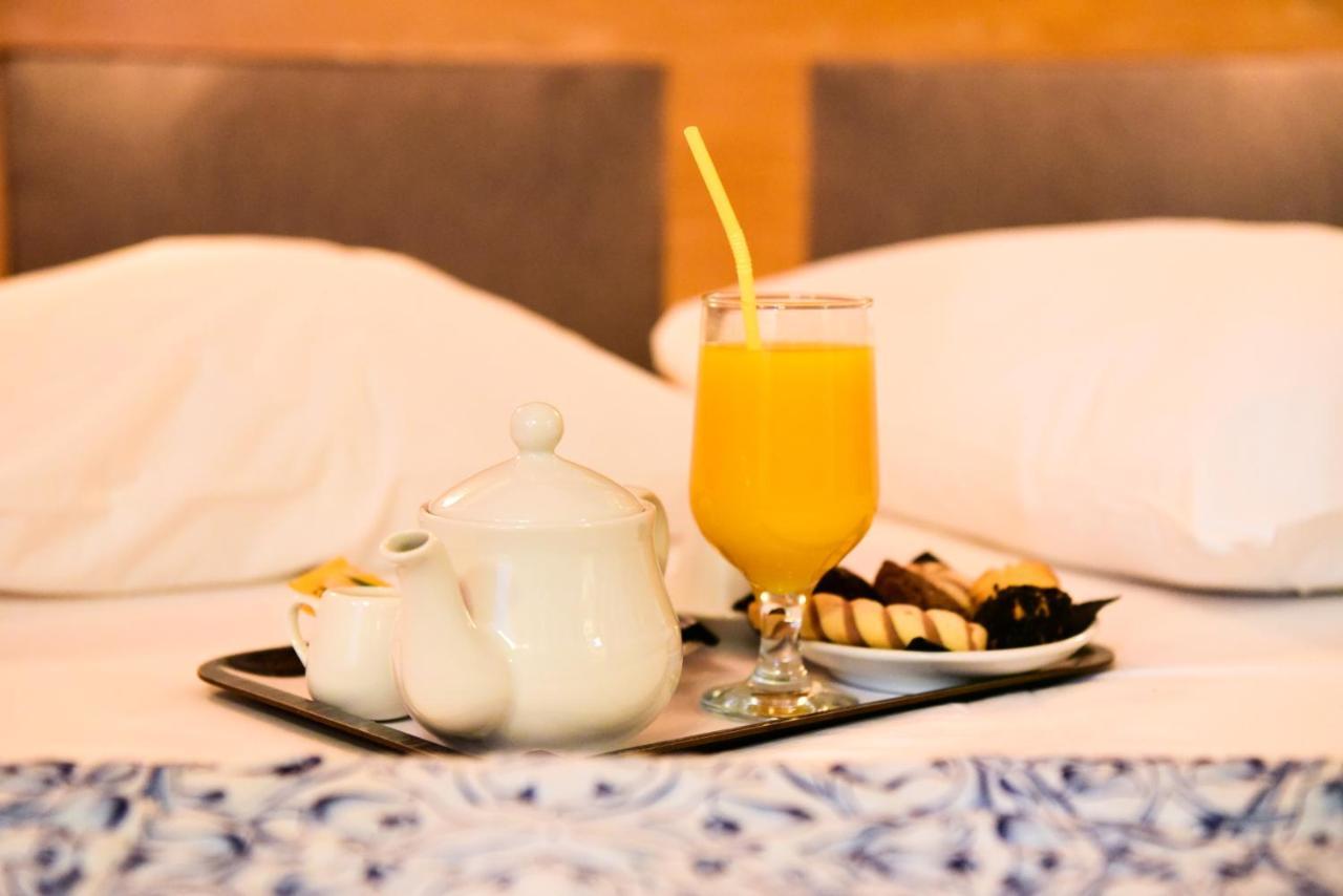 Eva Hotel Пирея Екстериор снимка