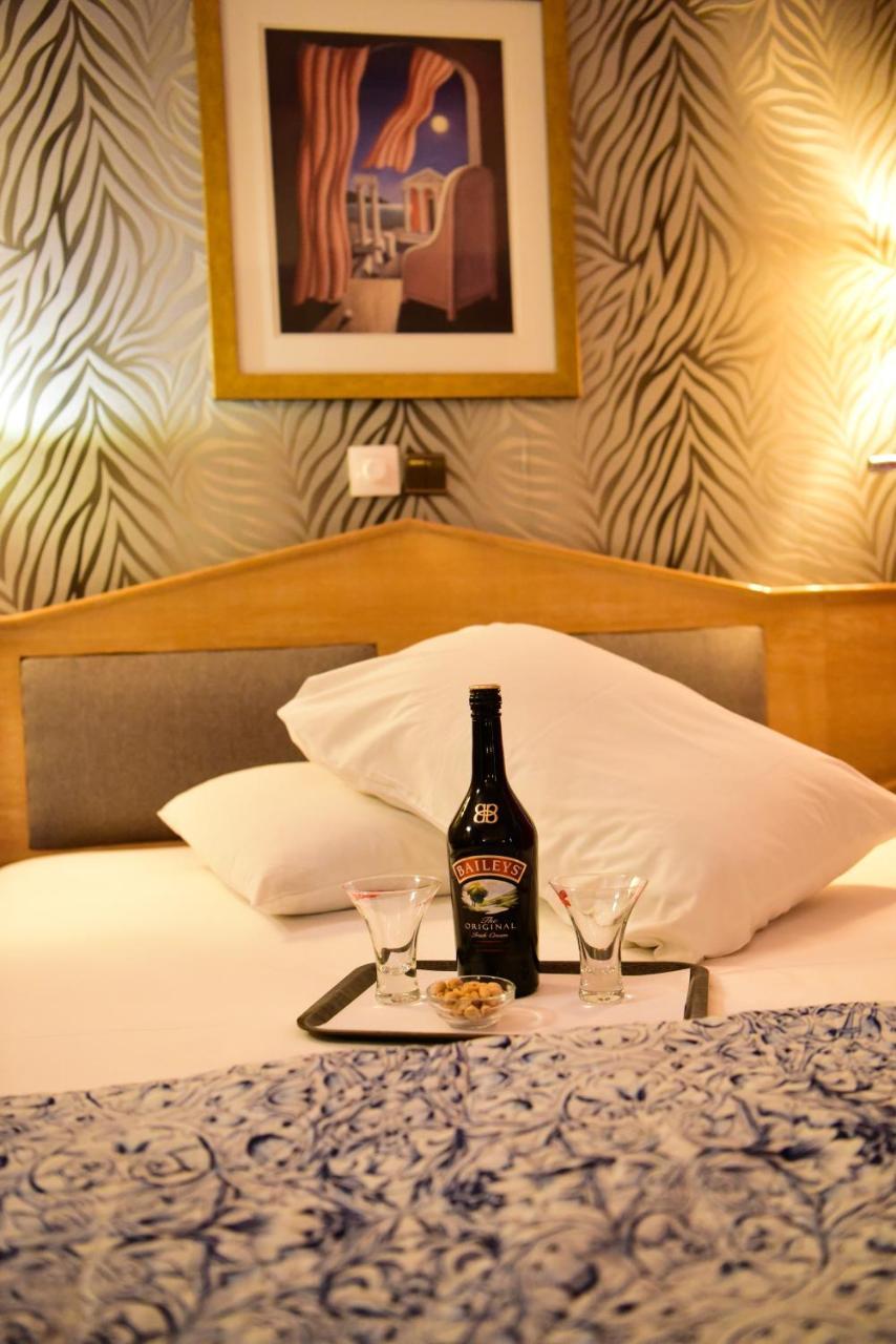 Eva Hotel Пирея Екстериор снимка
