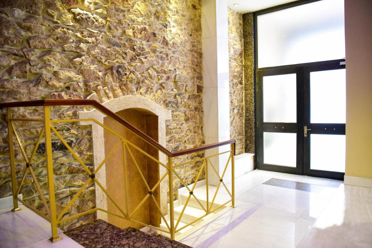 Eva Hotel Пирея Екстериор снимка