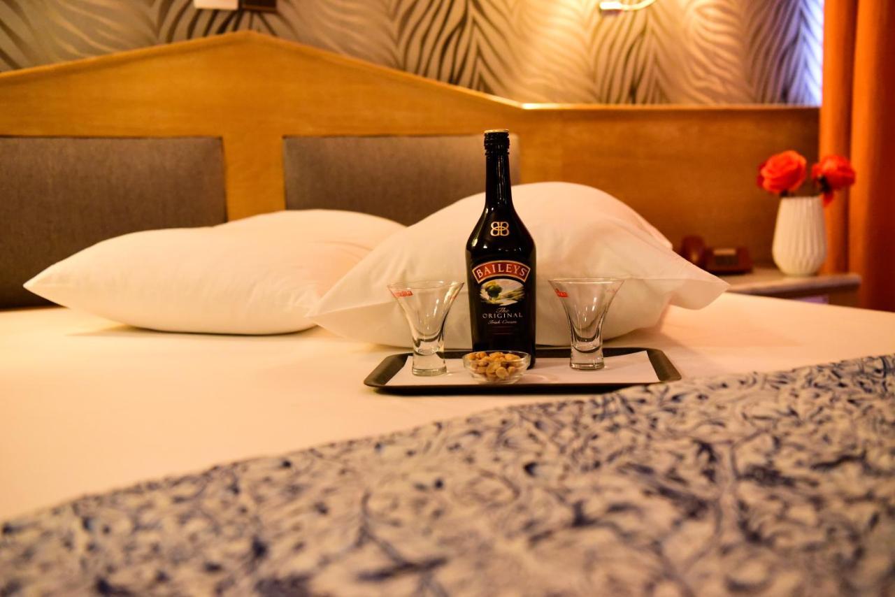 Eva Hotel Пирея Екстериор снимка