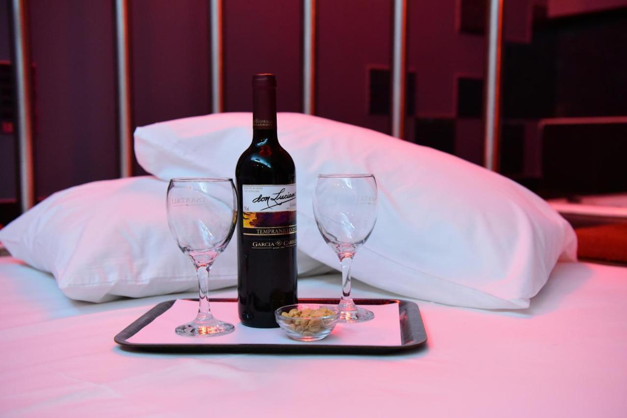 Eva Hotel Пирея Екстериор снимка