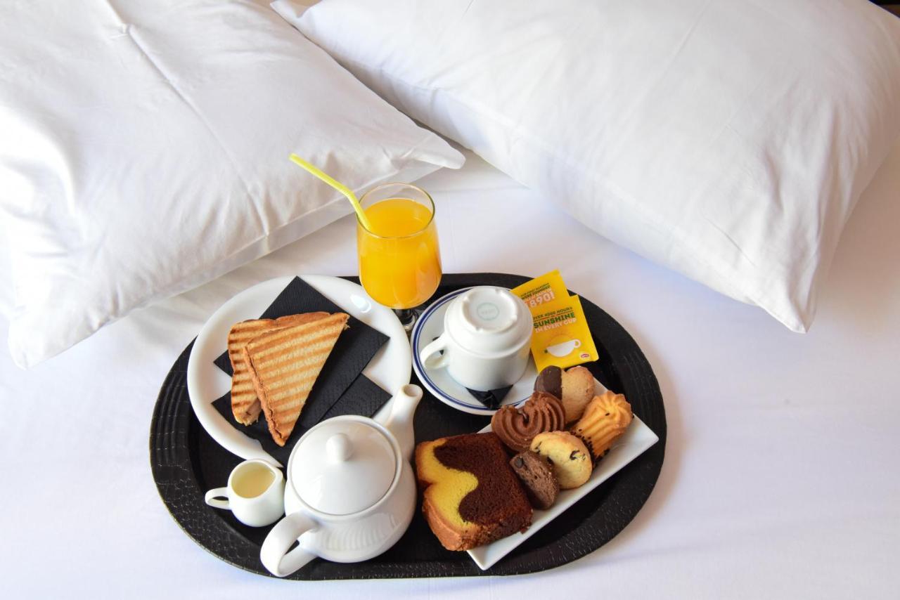 Eva Hotel Пирея Екстериор снимка