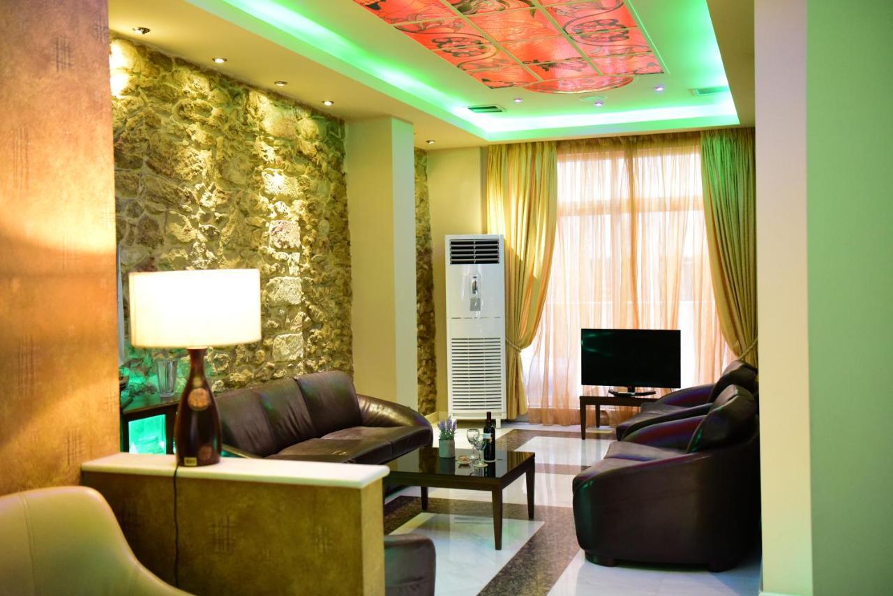Eva Hotel Пирея Екстериор снимка