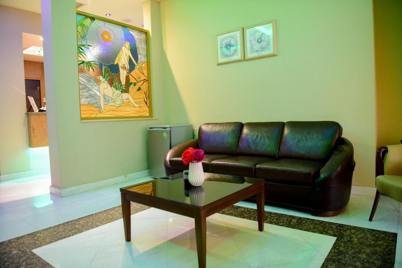 Eva Hotel Пирея Екстериор снимка