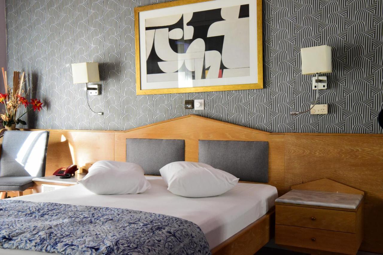 Eva Hotel Пирея Екстериор снимка