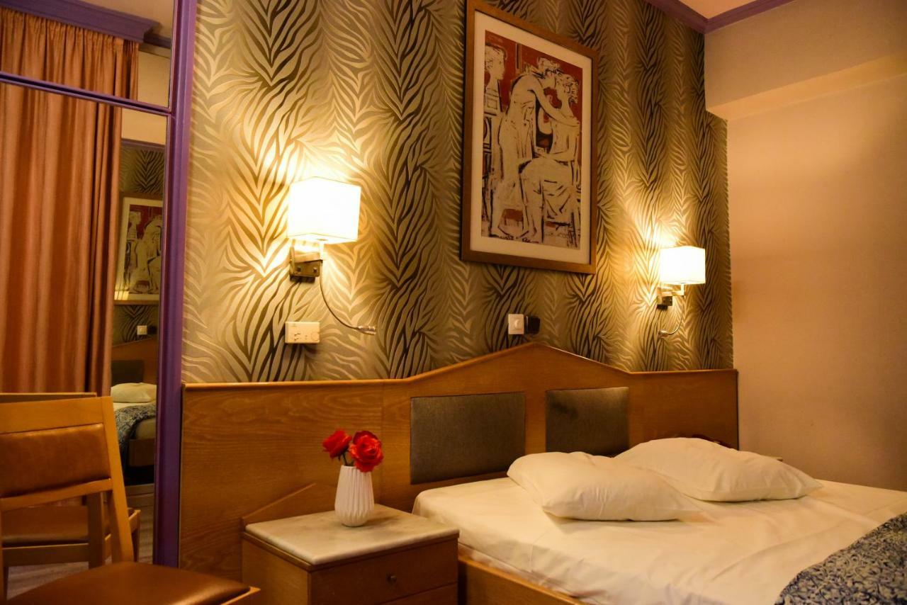Eva Hotel Пирея Екстериор снимка