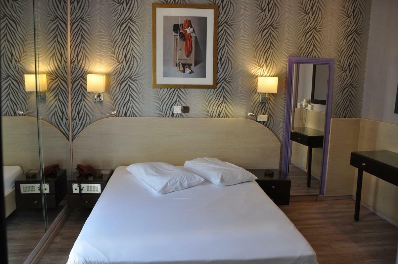 Eva Hotel Пирея Екстериор снимка