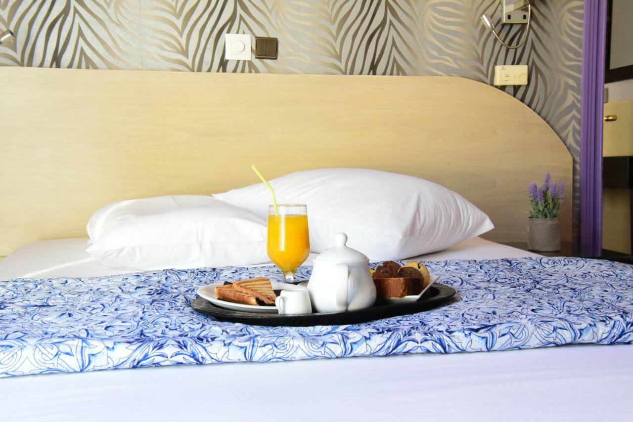 Eva Hotel Пирея Екстериор снимка